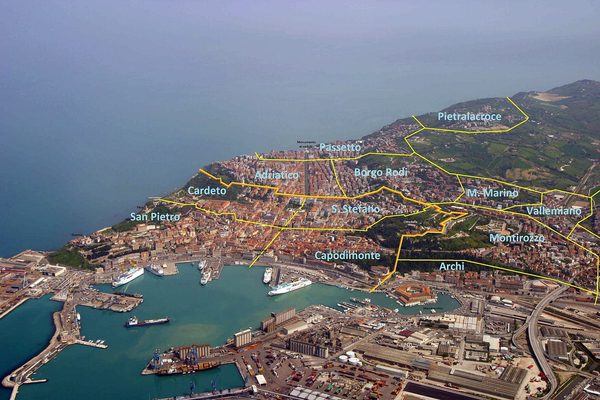 Singles in Ancona: view of the city