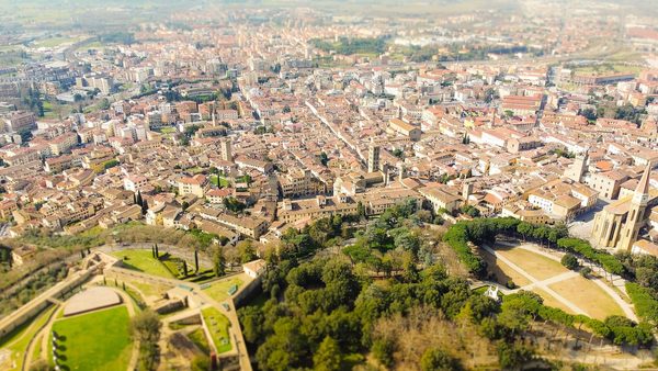 Singles in Arezzo: view of the city