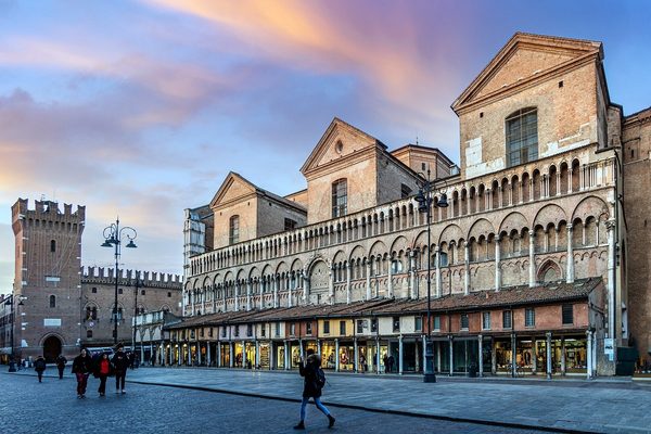 Singles in Ferrara: view of the city