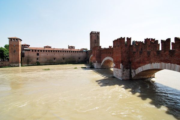 Singles in Verona: view of the city